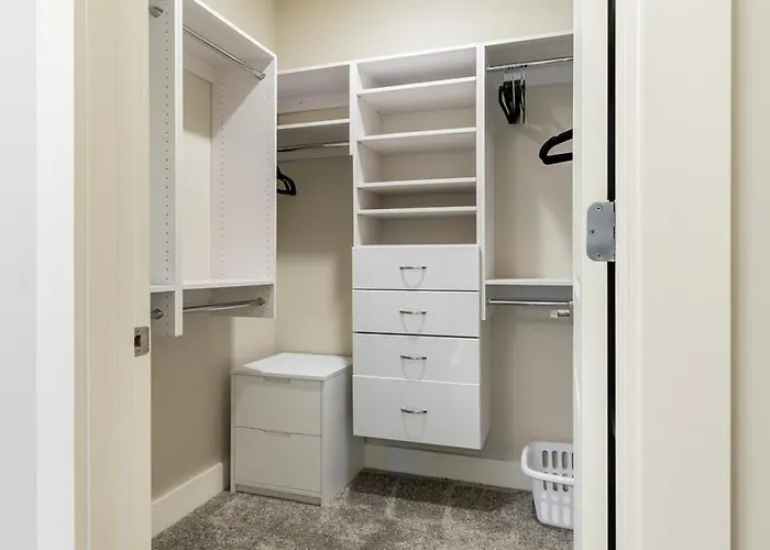 Apartment Landing Modern With Amazing Amenities